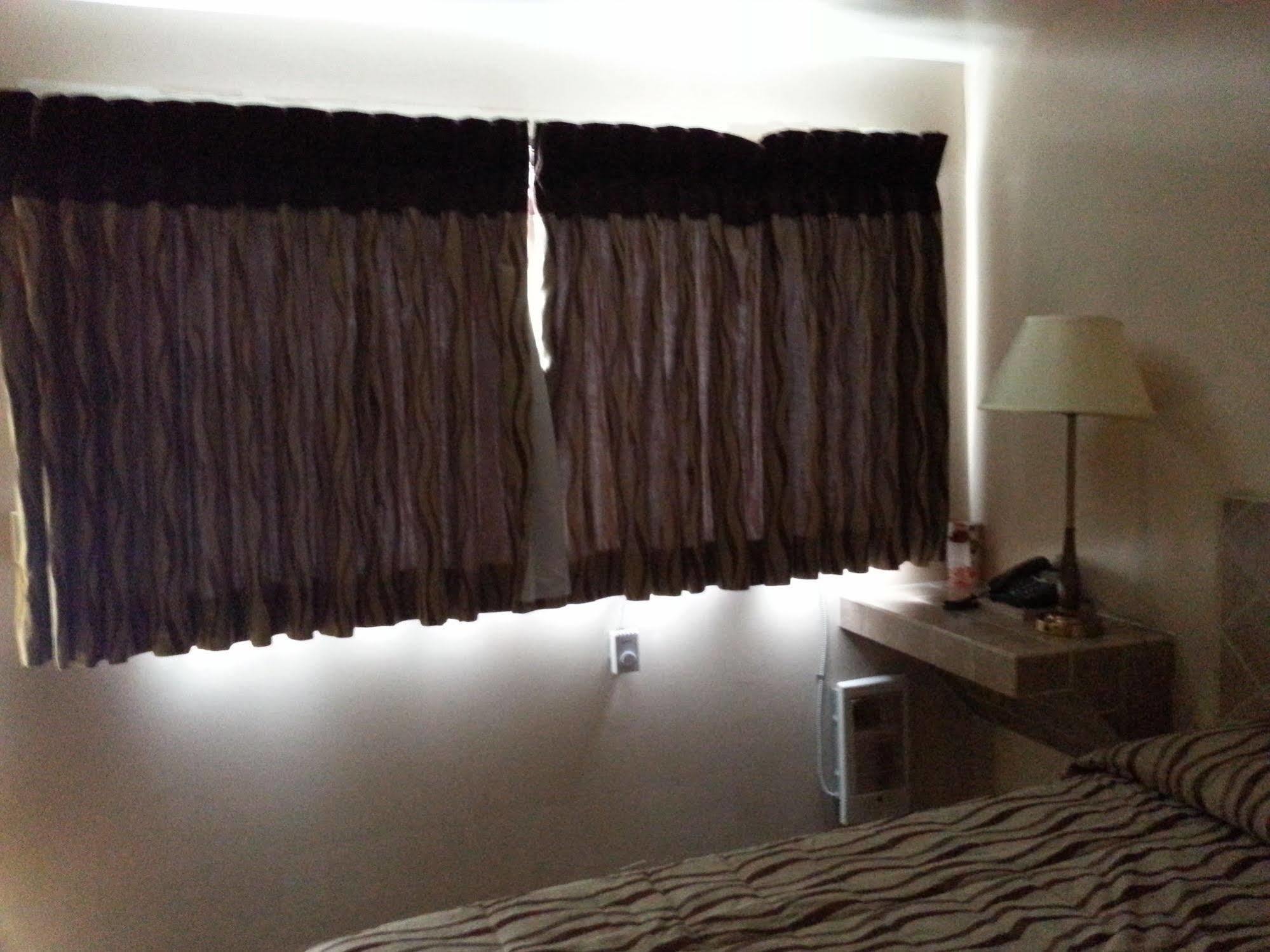 Pleasant Stay Motel Ancaster Екстер'єр фото