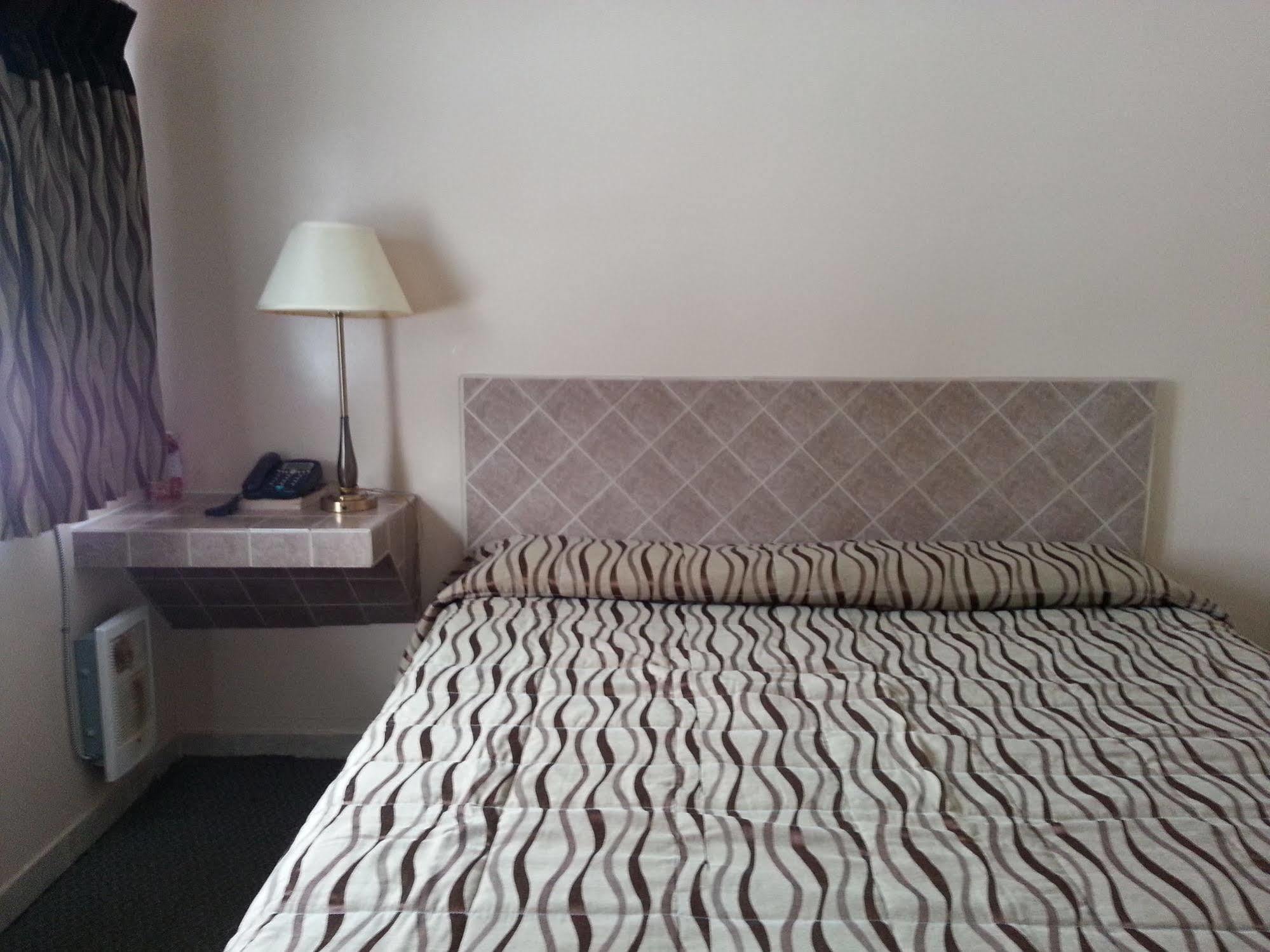 Pleasant Stay Motel Ancaster Екстер'єр фото